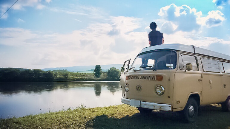 レトロで可愛らしいワーゲンバス オーナーが語る フォルクスワーゲンtype2 の魅力 キャンピングカー 車中泊情報 Drimo ドリモ