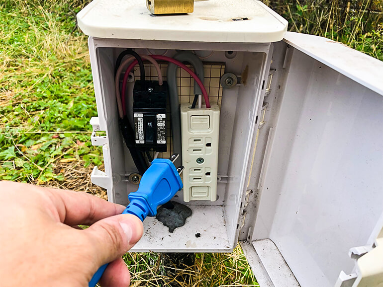 キャンプ場 100V電源