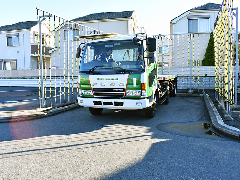 トレーラー方向転換