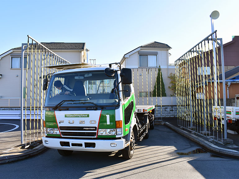 トレーラー方向転換 斜め