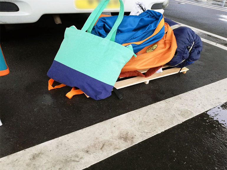 すのこ 荷物