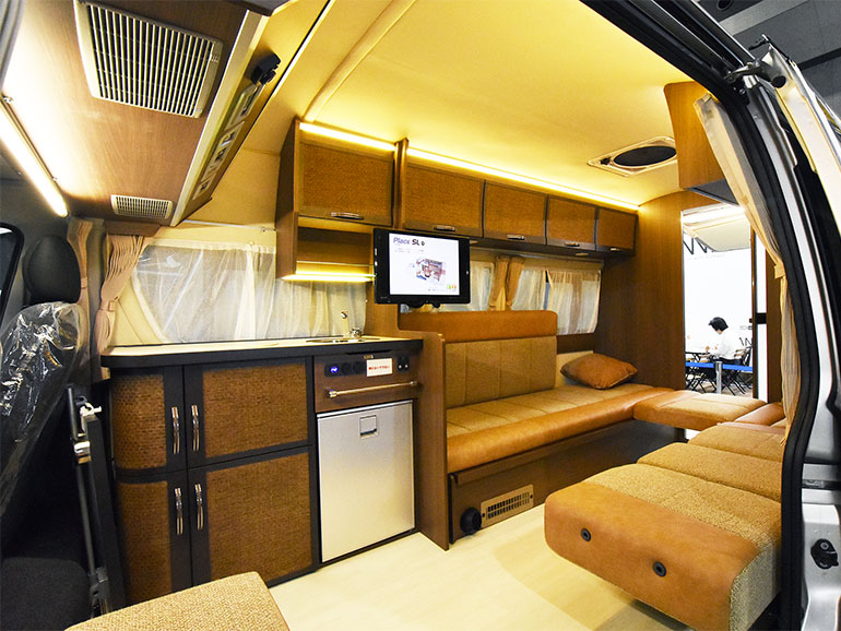 レクビィ プラスSL+1 車内