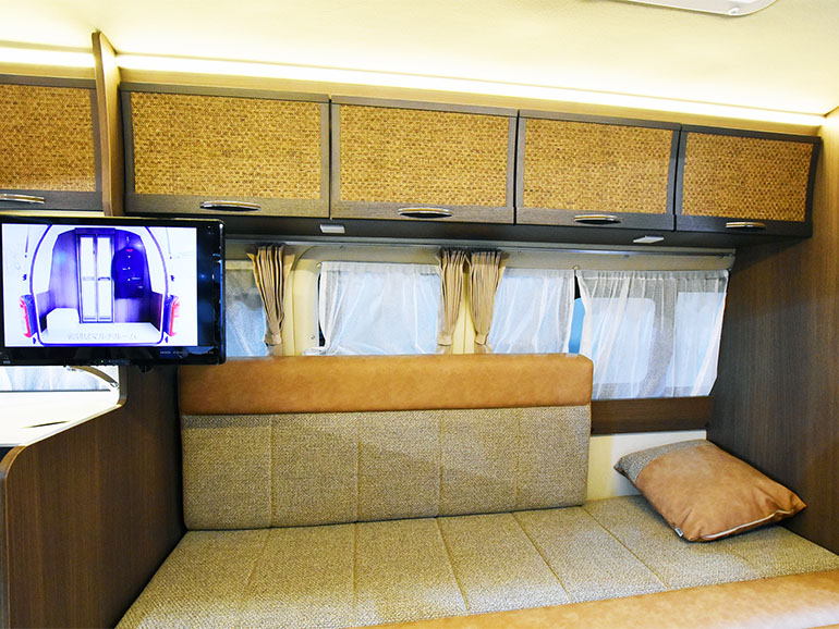 レクビィ プラスSL+1 車内
