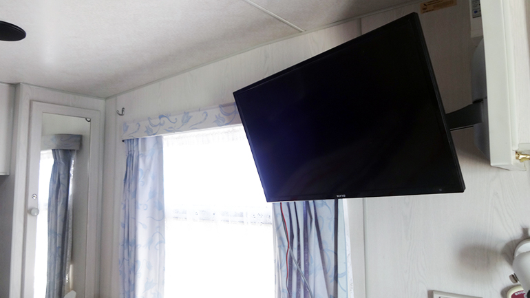 オーストラリア 海外 キャンピングカー トレーラー 内装 テレビ