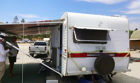 オーストラリア 海外 キャンピングカー トレーラー 外装