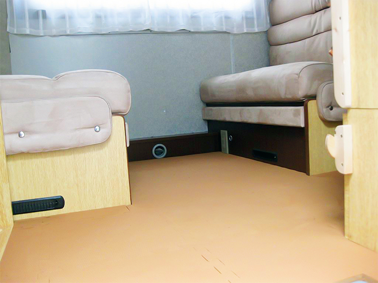 セレンゲティ キャブコン キャンピングカー DIY