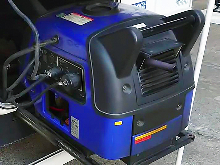 キャンピングカー 生活 使う装備 発電機