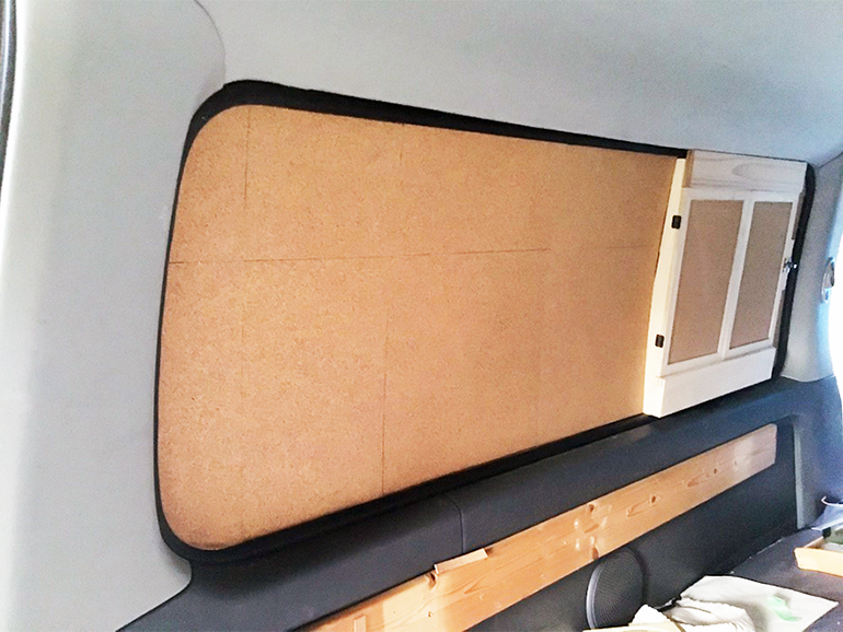 車中泊 窓 DIY