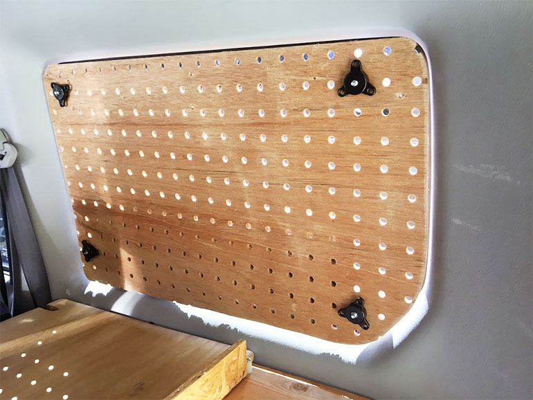 パンチングボードで作ったシェード