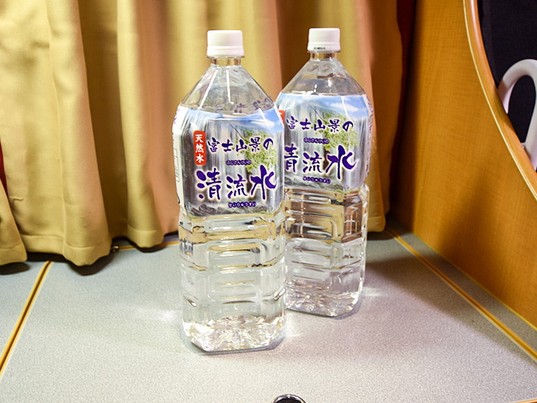 500mlペットボトルのミネラルウォーター
