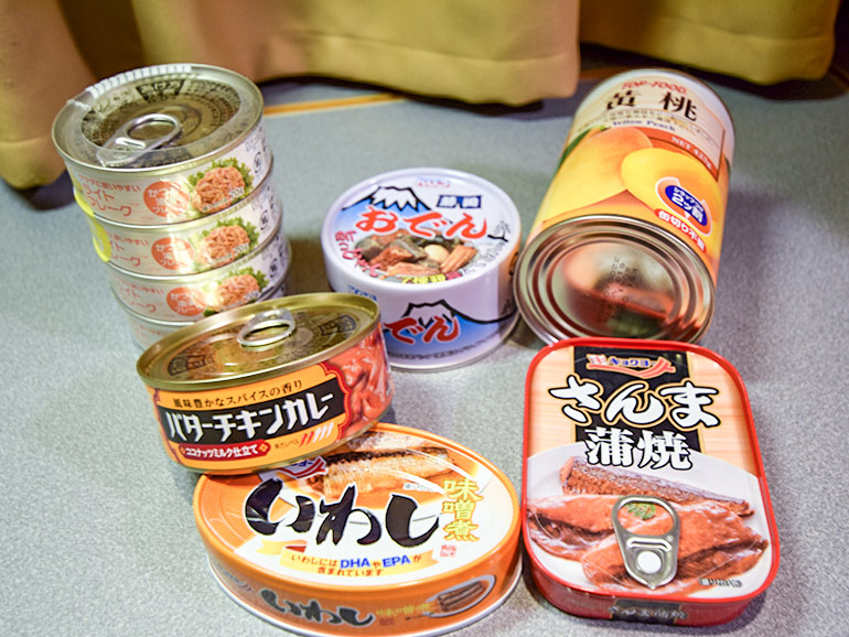 缶詰のおかずや果物