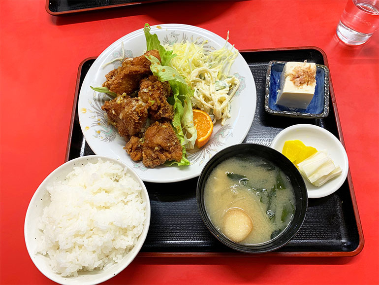 文化飯店支店の唐揚げ定食