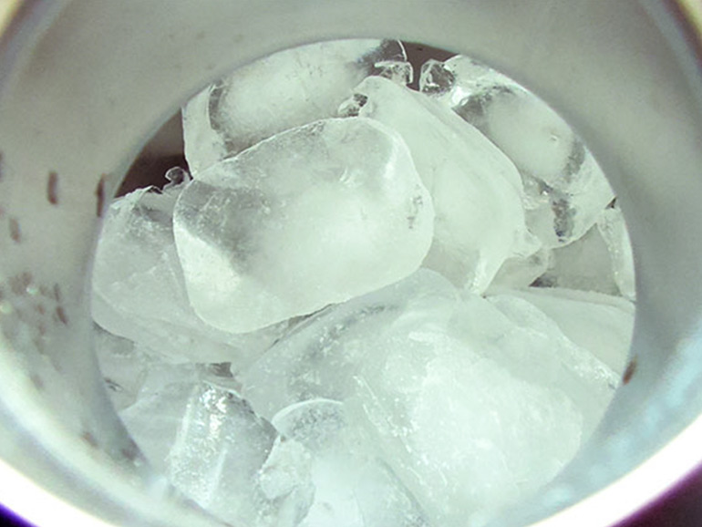 スタンレーに満たされた氷