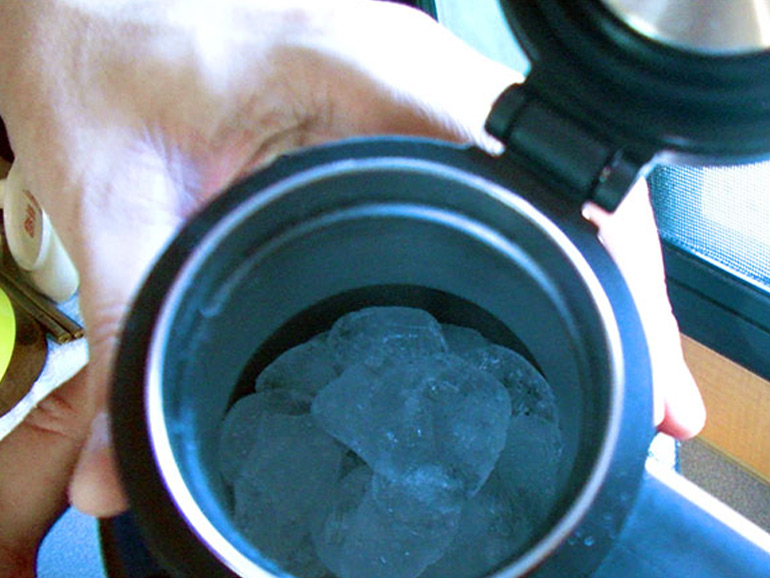 スタンレーの中に残った氷